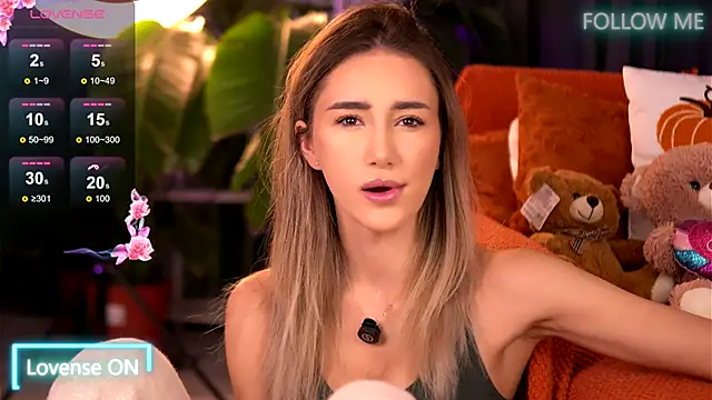 EmilyRaymont online show from November 7, 2025, 4:12 am