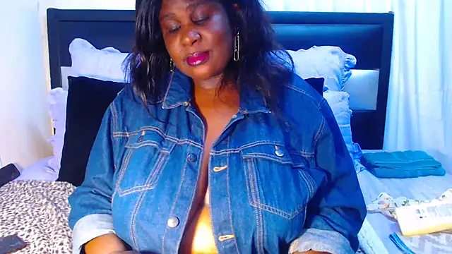 Snapshot of DARKBUSTY030 chatting on March 25, 2026, 6:03 pm DARKBUSTY030 online show from March 25, 2026, 6:03 pm