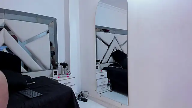 katherineFostel online show from February 7, 2025, 5:07 pm