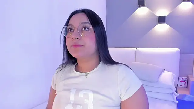 ellamontoya online show from January 26, 2025, 5:02 am