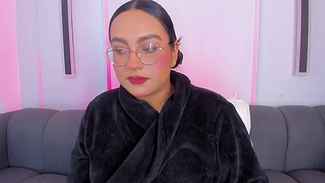 ellamontoya online show from November 24, 2025, 11:54 am