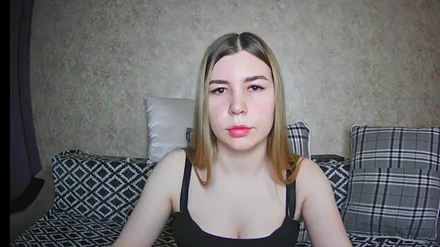 Snapshot of ElllaNuar chatting on December 11, 2024, 2:41 am ElllaNuar online show from December 11, 2024, 2:41 am