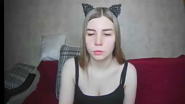 Snapshot of ElllaNuar chatting on March 6, 2025, 3:57 am ElllaNuar online show from March 6, 2025, 3:57 am