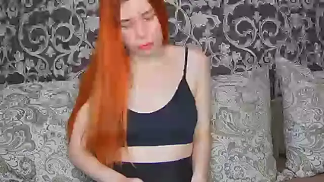 Snapshot of ElllaNuar chatting on December 4, 2025, 6:23 am ElllaNuar online show from December 4, 2025, 6:23 am