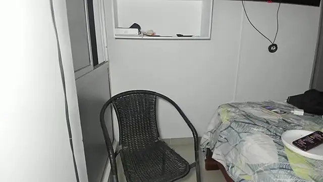 KomeKukis online show from May 17, 2026, 4:21 am