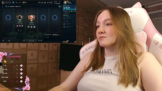 Snapshot of MoonlishSiren chatting on October 19, 2025, 8:53 pm MoonlishSiren online show from October 19, 2025, 8:53 pm