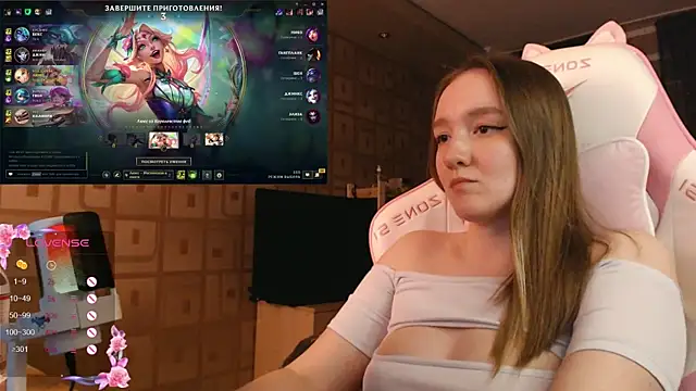 Snapshot of MoonlishSiren chatting on October 20, 2025, 9:04 pm MoonlishSiren online show from October 20, 2025, 9:04 pm