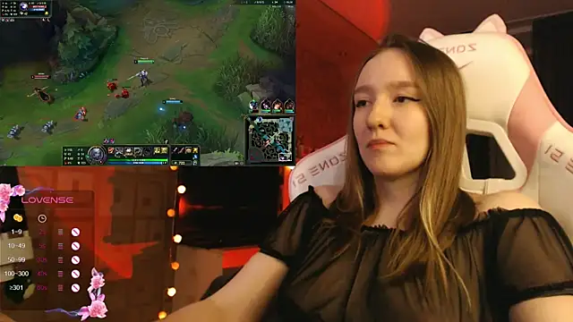 Snapshot of MoonlishSiren chatting on October 24, 2025, 8:16 pm MoonlishSiren online show from October 24, 2025, 8:16 pm