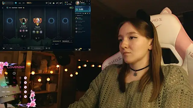 Snapshot of MoonlishSiren chatting on October 29, 2025, 8:43 pm MoonlishSiren online show from October 29, 2025, 8:43 pm