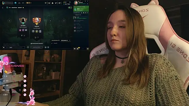 Snapshot of MoonlishSiren chatting on November 3, 2025, 9:05 pm MoonlishSiren online show from November 3, 2025, 9:05 pm