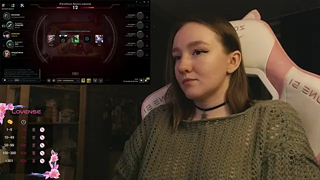 Snapshot of MoonlishSiren chatting on December 4, 2025, 8:28 pm MoonlishSiren online show from December 4, 2025, 8:28 pm