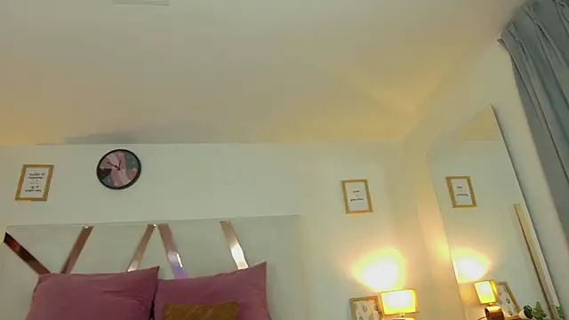 Snapshot of KendalMilleer chatting on February 24, 2025, 1:13 am KendalMilleer online show from February 24, 2025, 1:13 am