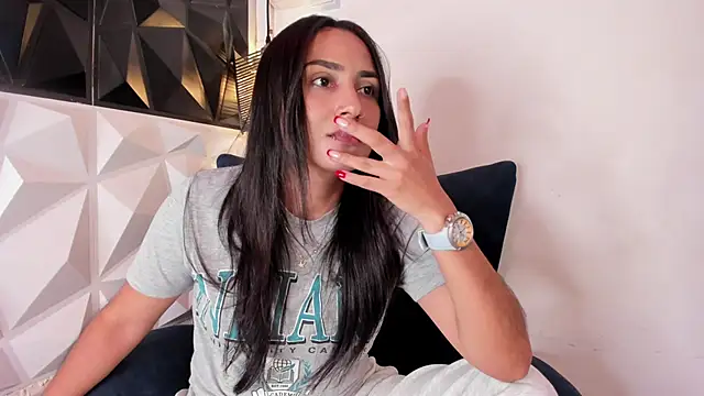 lia sofiia online show from December 15, 2024, 1:32 pm