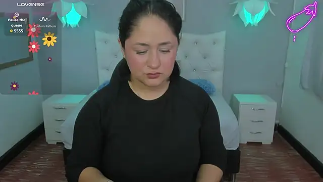 Lisa7 7 online show from November 18, 2025, 6:23 pm