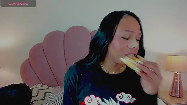 Nicole Paradise online show from October 3, 2025, 12:13 pm