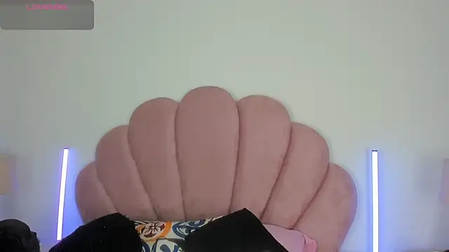 Nicole Paradise online show from May 14, 2026, 1:29 pm