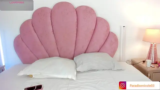 Nicole Paradise online show from May 31, 2026, 1:07 pm