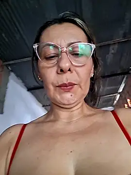 Snapshot of Mia-funny20 chatting on December 18, 2025, 7:31 pm Mia-funny20 online show from December 18, 2025, 7:31 pm