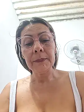 Snapshot of Mia-funny20 chatting on February 11, 2026, 2:33 pm Mia-funny20 online show from February 11, 2026, 2:33 pm