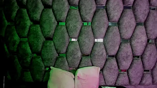 Aurora 18 online show from November 21, 2025, 2:38 pm