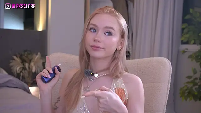 LexieLoree online show from May 27, 2026, 3:03 am