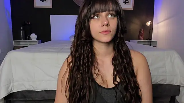 VioletPaket online show from December 18, 2024, 9:51 pm