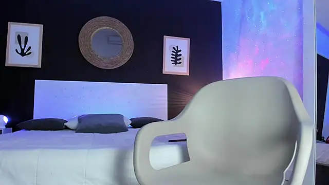 VioletPaket online show from December 27, 2024, 1:43 am