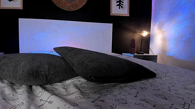 VioletPaket online show from January 22, 2025, 1:10 am