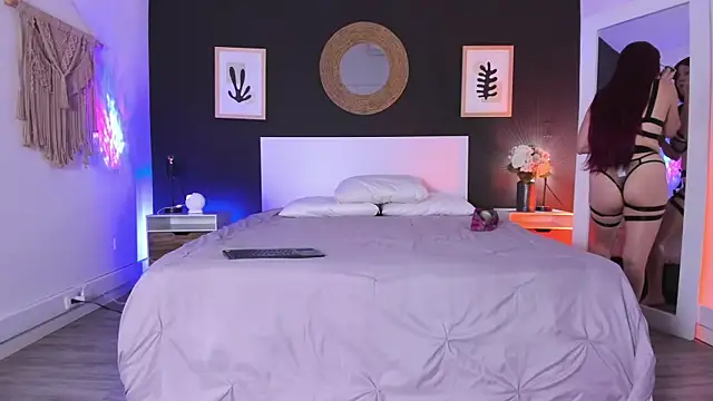 VioletPaket online show from September 24, 2025, 11:24 am