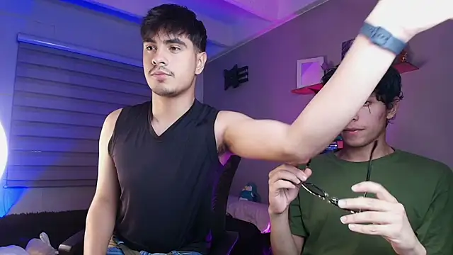 Snapshot of thiago_rockwelll chatting on October 3, 2025, 7:49 am thiago rockwelll online show from October 3, 2025, 7:49 am