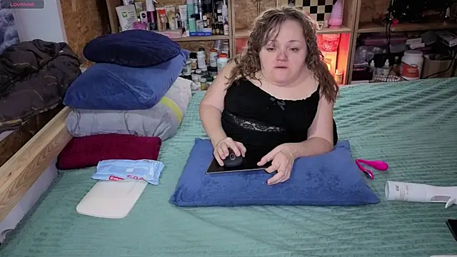 MiniNatalie online show from December 5, 2025, 10:57 am