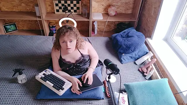 MiniNatalie online show from May 24, 2026, 7:57 am