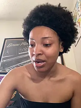 KimiAqua online show from February 20, 2025, 9:20 pm