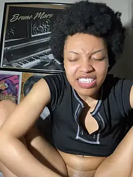 KimiAqua online show from February 26, 2025, 9:42 am