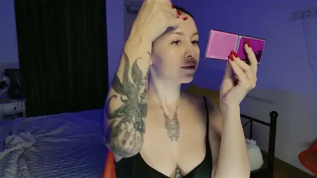 Snapshot of VioletCatt chatting on January 9, 2026, 6:49 am VioletCatt online show from January 9, 2026, 6:49 am