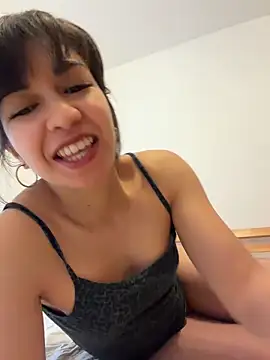 Snapshot of BitchyBratxxx chatting on February 19, 2026, 8:32 am BitchyBratxxx online show from February 19, 2026, 8:32 am