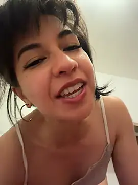 Snapshot of BitchyBratxxx chatting on March 13, 2026, 9:32 pm BitchyBratxxx online show from March 13, 2026, 9:32 pm