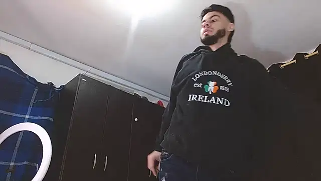 Snapshot of badanyboy chatting on December 16, 2025, 4:06 am badanyboy online show from December 16, 2025, 4:06 am