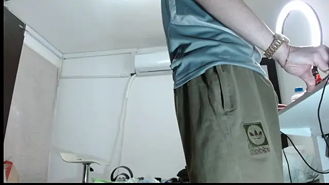 Snapshot of badanyboy chatting on January 13, 2026, 5:57 am badanyboy online show from January 13, 2026, 5:57 am