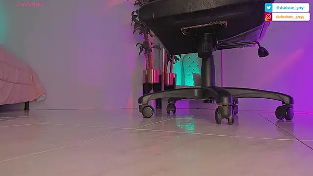 charlotte  grey online show from September 20, 2025, 8:21 pm