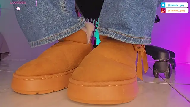 charlotte  grey online show from September 26, 2025, 8:02 pm