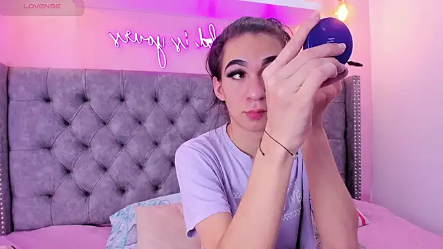 Mia thompson 19 online show from November 6, 2025, 5:25 pm