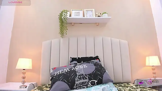 Mia thompson 19 online show from January 8, 2026, 7:05 pm