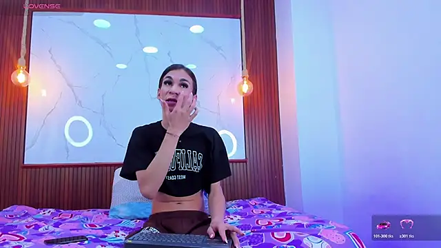 Mia thompson 19 online show from March 12, 2026, 8:04 pm