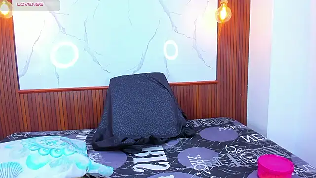 Mia thompson 19 online show from March 24, 2026, 6:57 pm