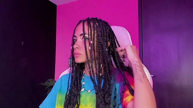 Juanadearco5 online show from December 3, 2024, 7:00 pm