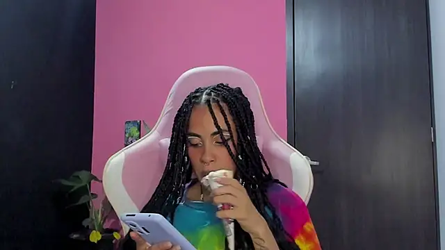 Juanadearco5 online show from December 3, 2024, 11:02 pm