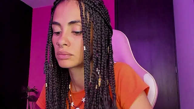 Juanadearco5 online show from December 4, 2024, 8:07 pm