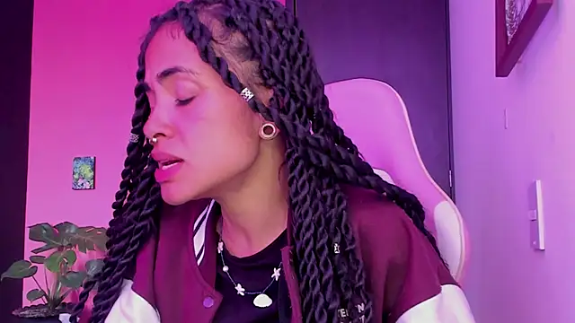 Juanadearco5 online show from January 6, 2025, 4:13 pm