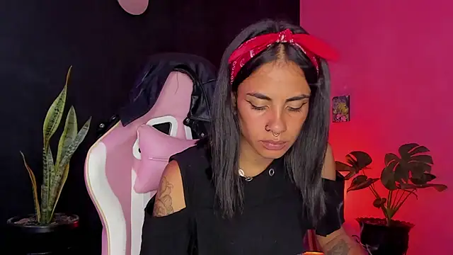 Juanadearco5 online show from February 4, 2025, 9:10 pm